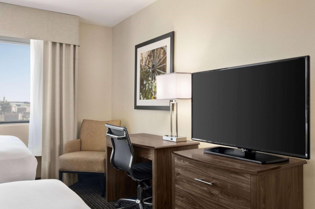 Baymont By Wyndham Rawlins Hotel Exterior photo