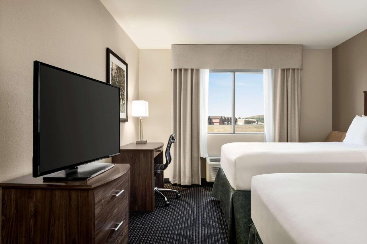 Baymont By Wyndham Rawlins Hotel Exterior photo