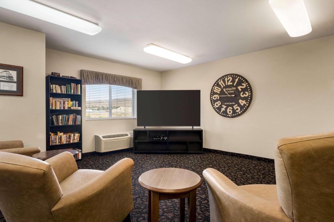 Baymont By Wyndham Rawlins Hotel Exterior photo