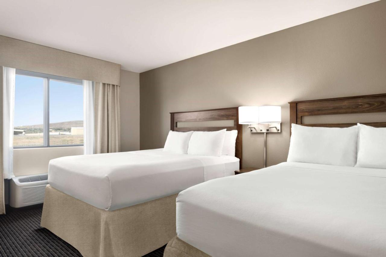 Baymont By Wyndham Rawlins Hotel Exterior photo