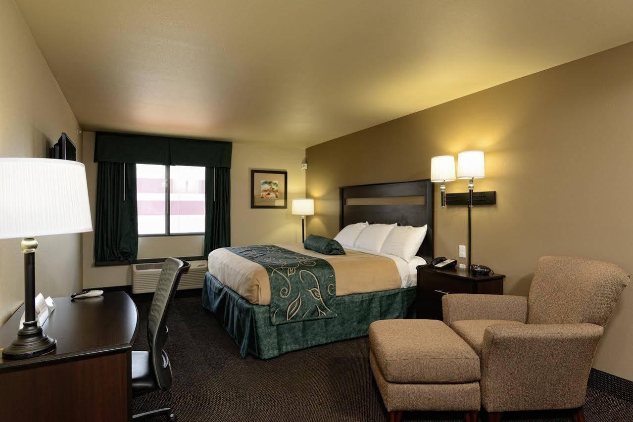 Baymont By Wyndham Rawlins Hotel Exterior photo